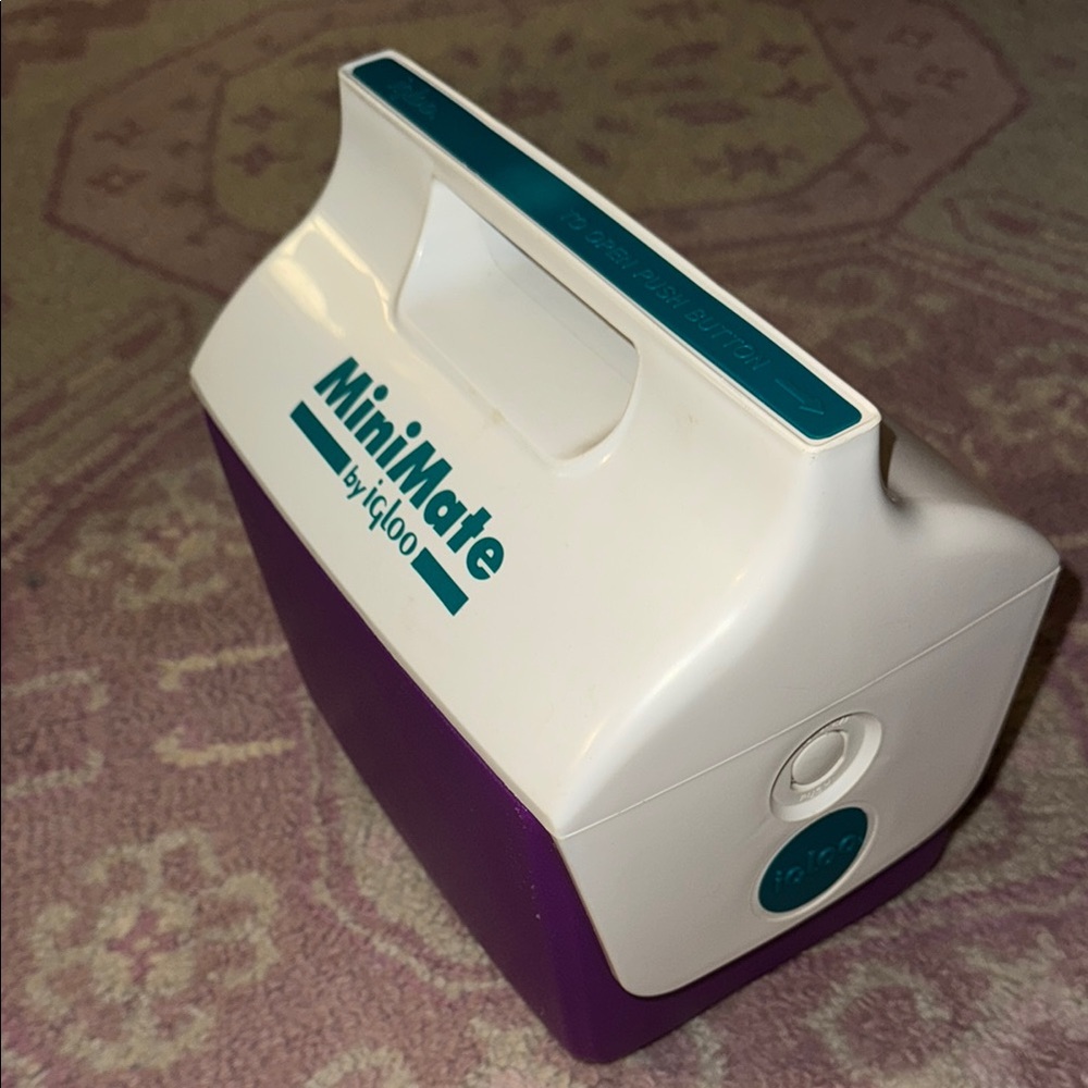 Vintage Igloo MiniMate Cooler - White and Purple - Picture 3 of 4